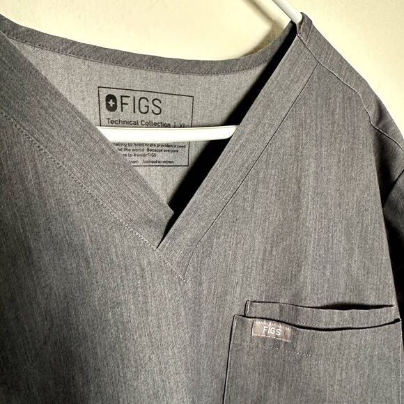 Mens FIGS Leon Graphite Scrub Top XL - 2 Pockets, V-Neck, Stretch Fabric - Picture 3 of 6